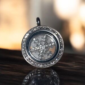 Origami owl snow locket
